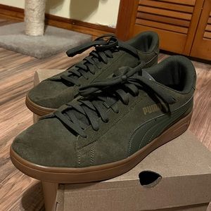 Puma suede sneakers, size 13